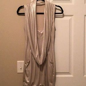 Bebe. Size 0. Ivory/Gold